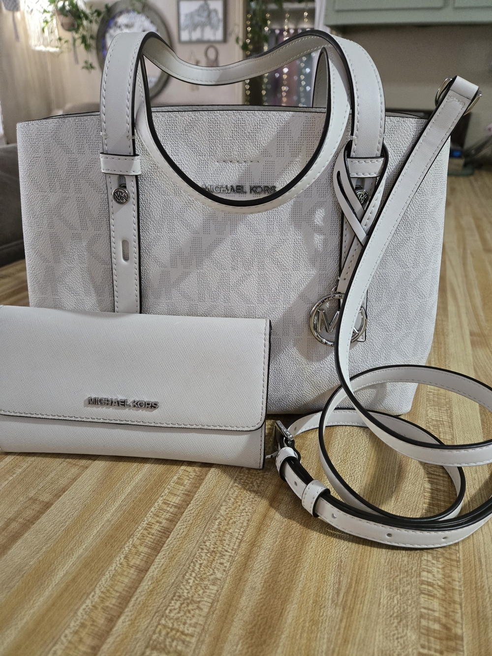 Michael Kors White Signature Tote with Matching Wallet and Strap